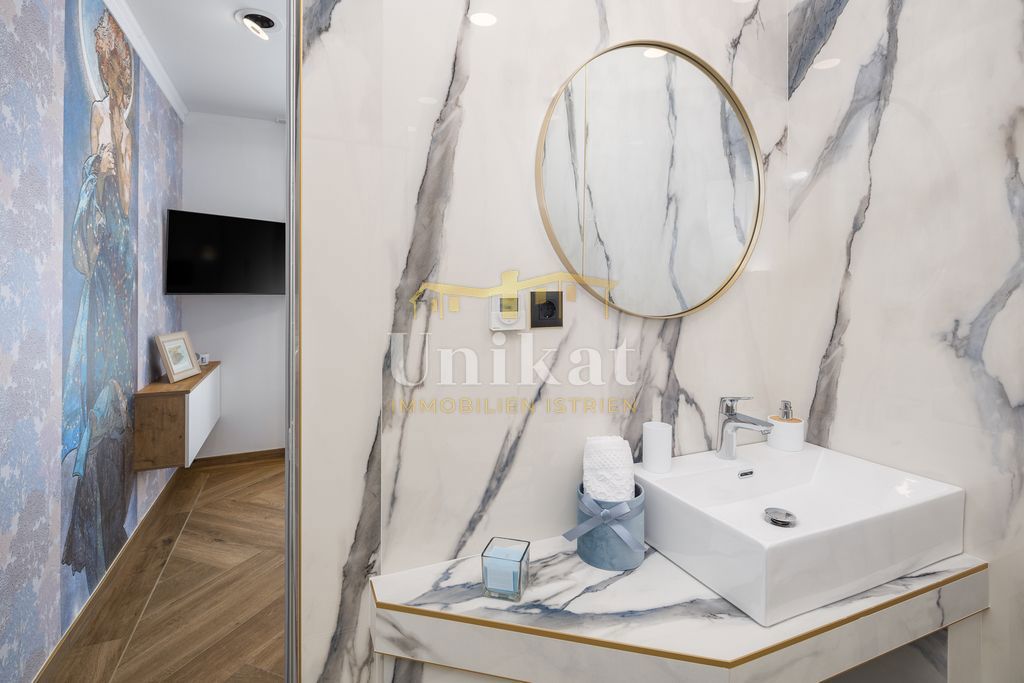 Nova moderna vila samo 400 metrov od morja